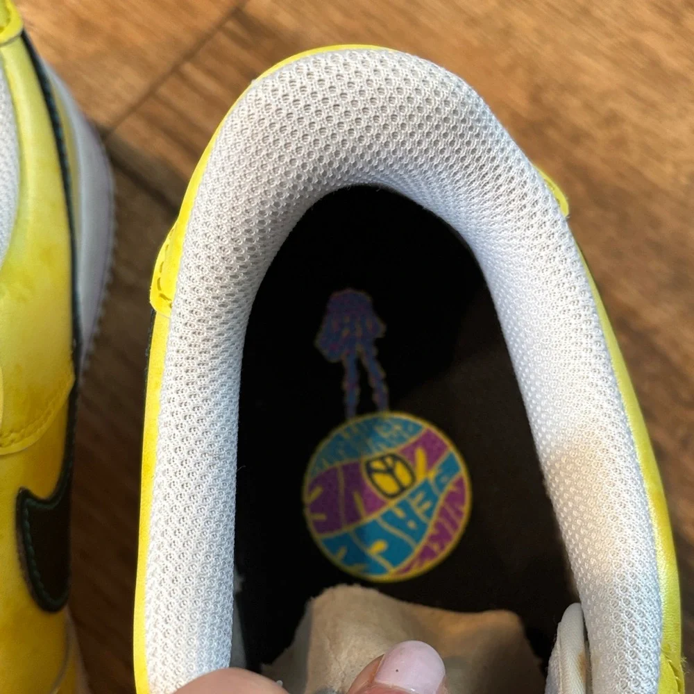 Nike Air Force 1 Yellow with Black Swoosh 7y (8.5 women’s) - Picture 4 of 5